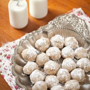 mexican wedding cookies, cookies, dessert, Cinco de Mayo, Taco Tuesday, Christmas, Mexican dessert