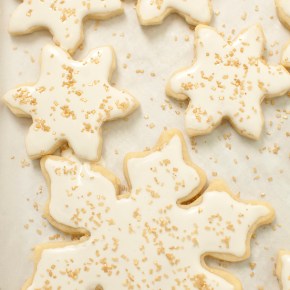 Sugar cookies with Royal Icing, royal icing, sugar cookies, soft cookies, perfect cookies, holiday baking, baking, holiday entertaining