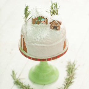 gingerbread cake with royal icing, gingerbread cake, royal icing, seasonal baking, baking, homemade, sweet treats, Christmas cake